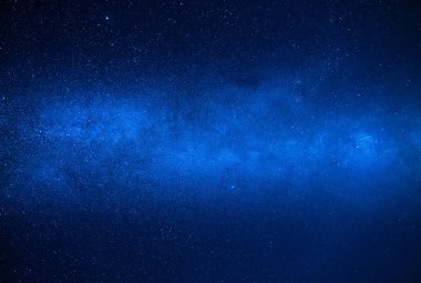 Gece gökyüzü manzaralı yıldızlar ve galaksiler