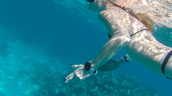 Dívka Plave Poblíž Korály Rudém Moři — Stock fotografie