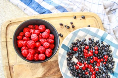 Ahududu, yaban mersini ve Bektaşi Flatlay.