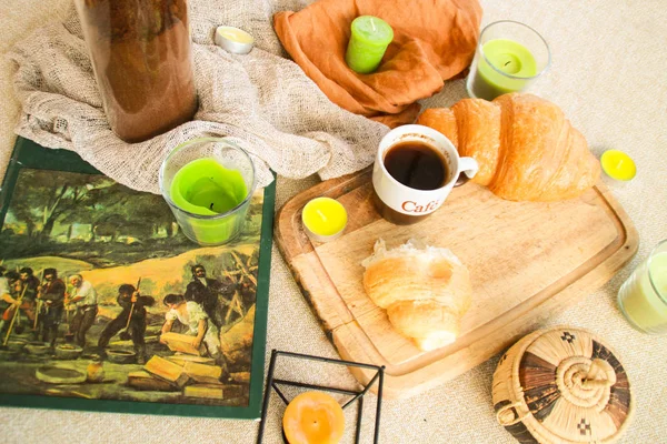 Composición Plana Con Café Croissants — Foto de Stock