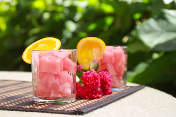 Foto Von Wassermelonen Cocktails Mit Rosen — Stockfoto