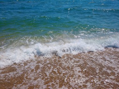 Karadeniz kıyısında dalgaları.