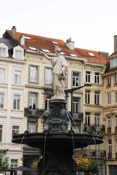 Foto de la arquitectura antigua y detalles de la construcción de Bruselas — Foto de Stock