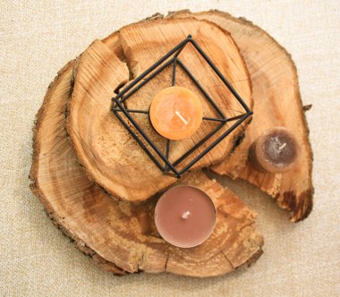 Dekor ve mum kiraz ağaçlarından ilginç doku ile ahşap tahta.