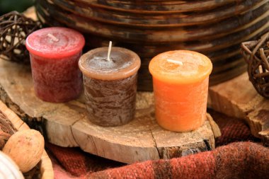 Dekor ve mum Tekstil ile ahşap tahta.