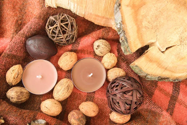 Dekor ve mum Tekstil ile ahşap tahta.