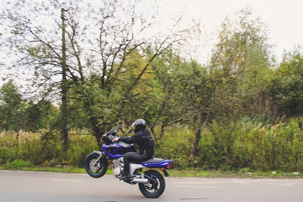 Темно Синий Мотоцикл Колесах Мотоцикл Парковке Украина Львов — стоковое фото