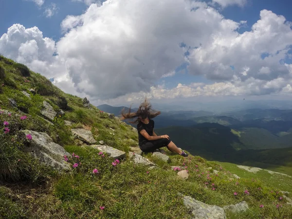 Verão Verde Montanhas Cárpatos Ucrânia Céu Está Sobre Montanhas Paisagens — Fotografia de Stock