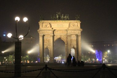 Arco della Pace, Milan, İtalya. Antik Mimarlık, zafer geceleri kemerler.