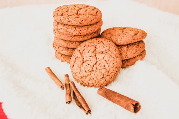 New Year Christmas Serpentine Garlands Ginger Oatmeal Cookies New Year — Stock Photo, Image