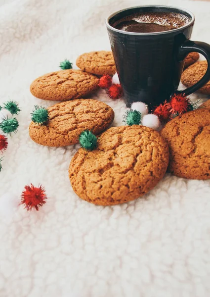 New Year Christmas Serpentine Garlands Ginger Oatmeal Cookies New Year — Stock Photo, Image