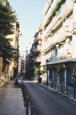 Thessaloniki, Yunanistan'ın şehirde sahil. Akdeniz tatil. Eski evler. Güneşli bir gün. Renkli şehir.