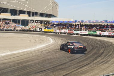 Ukrayna Şampiyonası sürüklenen. İlk aşamada. Arabalar ve STANR motosiklet gösterir. Tuning arabalar.