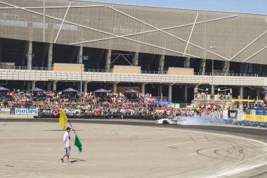 Ukrayna Şampiyonası sürüklenen. İlk aşamada. Arabalar ve STANR motosiklet gösterir. Tuning arabalar.