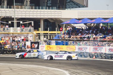 Ukrayna Şampiyonası sürüklenen. İlk aşamada. Arabalar ve STANR motosiklet gösterir. Tuning arabalar.