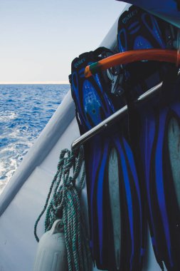 Ekipman dalış için. Oksijen silindir yelek ve palet. Kızıldeniz, Sharm El Sheikh. Mısır. Bir gemide yolculuk.