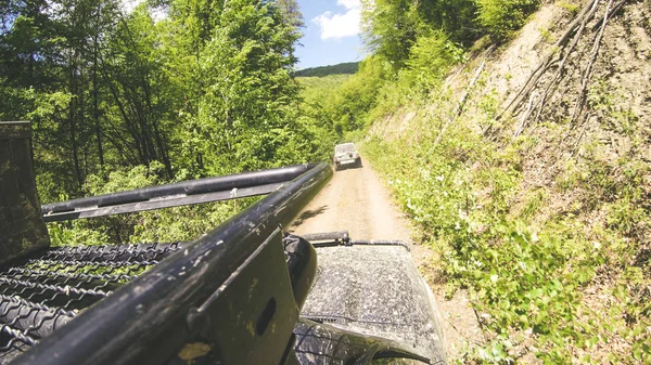 Viajando Carro Nas Montanhas Expedição Ucraniana Fronteira Dos Cárpatos Abril — Fotografia de Stock