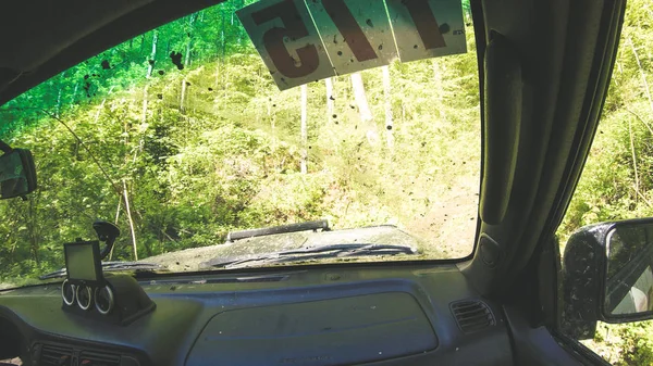 Viajando Carro Nas Montanhas Expedição Ucraniana Fronteira Dos Cárpatos Abril — Fotografia de Stock