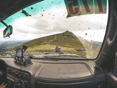 Dağlarda araba ile seyahat. Ukraynalı seferi 