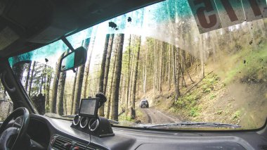 Dağlarda araba ile seyahat. Ukraynalı seferi 