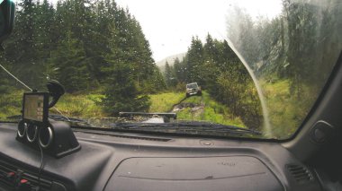 Dağlarda araba ile seyahat. Ukraynalı seferi 