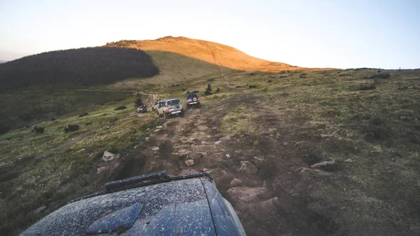 Viajando Carro Nas Montanhas Expedição Ucraniana Fronteira Dos Cárpatos Abril — Fotografia de Stock