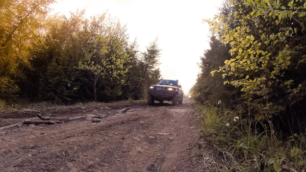 Viajando Carro Nas Montanhas Expedição Ucraniana Fronteira Dos Cárpatos Abril — Fotografia de Stock
