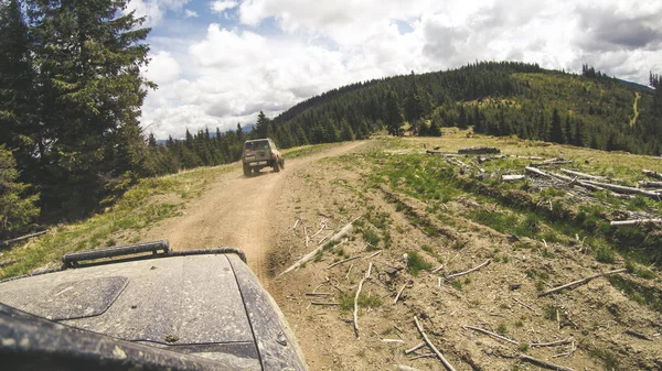 Viajando Carro Nas Montanhas Expedição Ucraniana Fronteira Dos Cárpatos Abril — Fotografia de Stock