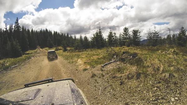 Viajando Carro Nas Montanhas Expedição Ucraniana Fronteira Dos Cárpatos Abril — Fotografia de Stock