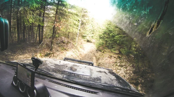 Viajando Carro Nas Montanhas Expedição Ucraniana Fronteira Dos Cárpatos Abril — Fotografia de Stock