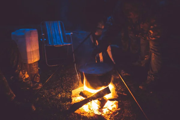 乌克兰喀尔巴泰山脉 秋天的时间 睡在炉火附近的帐篷里 旅行的气氛 — 图库照片