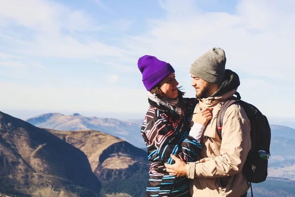 Beau Couple Dans Les Montagnes Automne Vue Montagne Colle Touristes — Photo