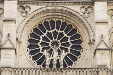 Eski Paris mimari. Evleri ve kiliseleri. Kentin güzelliği heykeller. Aşkın şehri. İlgi yerlere geziler. Notre dame de Paris.