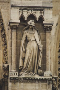 Eski Paris mimari. Evleri ve kiliseleri. Kentin güzelliği heykeller. Aşkın şehri. İlgi yerlere geziler. Notre dame de Paris.