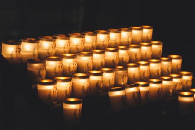 Eski Paris mimari. Evleri ve kiliseleri. Kentin güzelliği heykeller. Aşkın şehri. İlgi yerlere geziler. Notre dame de Paris.