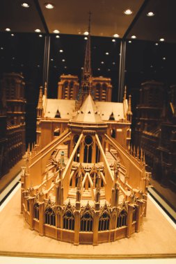 Eski Paris mimari. Evleri ve kiliseleri. Kentin güzelliği heykeller. Aşkın şehri. İlgi yerlere geziler. Notre dame de Paris.