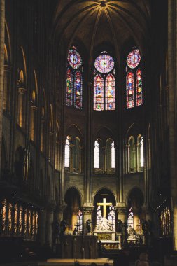 Eski Paris mimari. Evleri ve kiliseleri. Kentin güzelliği heykeller. Aşkın şehri. İlgi yerlere geziler. Notre dame de Paris.