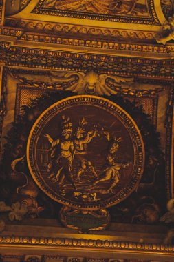 Eski Paris mimari. Evleri ve kiliseleri. Kentin güzelliği heykeller. Aşkın şehri. İlgi yerlere geziler. Louvre