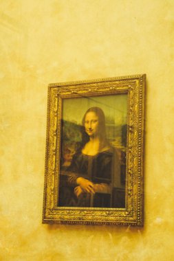 Eski Paris mimari. Evleri ve kiliseleri. Kentin güzelliği heykeller. Aşkın şehri. İlgi yerlere geziler. Louvre
