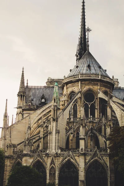 古老的巴黎建筑 房子和教堂 雕塑城市的美丽 爱的城市 前往名胜古迹 巴黎圣母院 — 图库照片