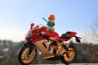 Motosiklet Mv Agusta ve Kawasaki Ninja Zx 10 R. oyuncaklar çocuklar ve yetişkinler için kopyalarını modelleri.