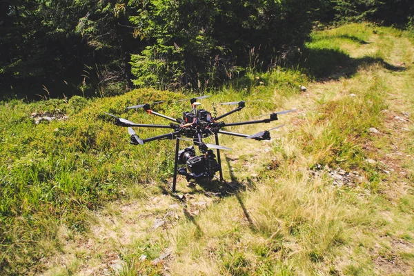 Equipamento Para Levar Filmes Vídeos Disparar Nas Montanhas Equipe Câmera — Fotografia de Stock