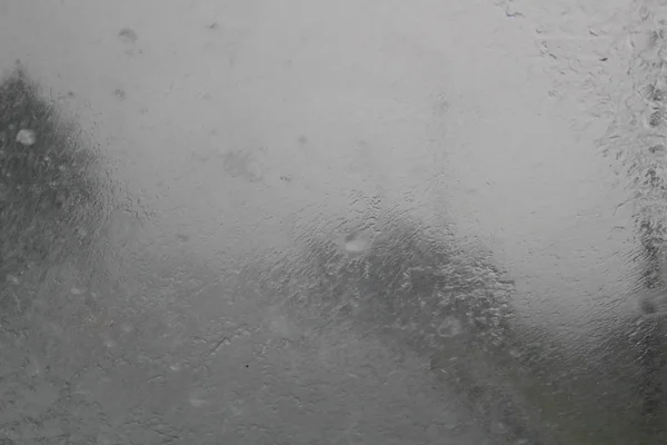 雨の質感と車の窓から雨の外観 ルーマニア — ストック写真