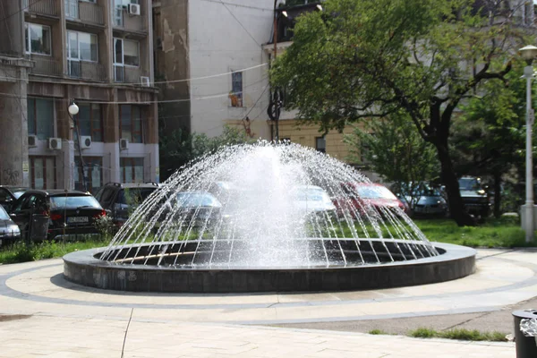 Uma Fonte Água Redonda Centro Bucareste Roménia — Fotografia de Stock
