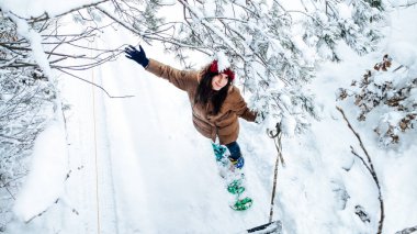 Sihirli peri masalı sadece ufalanan kar düştü. Bir snowboard ağaç adlı kız. Tüm beyaz