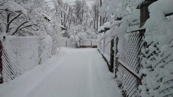 Cuento Hadas Mágico Solo Cayó Nieve Desmoronable Calle Vallas Nieve —  Fotos de Stock