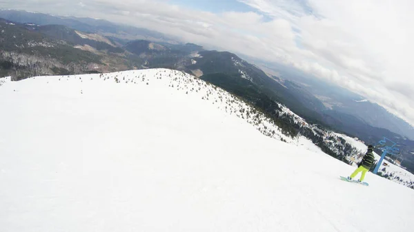 Une Fille Fait Snowboard Dans Les Montagnes Beaucoup Neige Carpates — Photo
