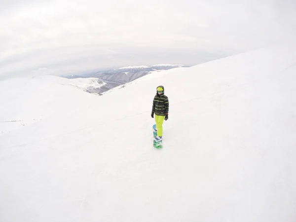 Een Meisje Rijdt Een Snowboard Bergen Veel Sneeuw Karpaten Ski — Stockfoto
