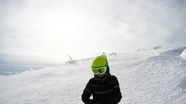 Dziewczyna Jeździ Snowboard Górach Dużo Śniegu Karpat Kurtka Ski Spodnie — Zdjęcie stockowe