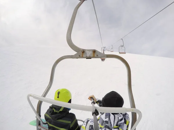 Rapariga Num Snowboard Tipo Esquis Nas Montanhas Muita Neve Cárpatos — Fotografia de Stock
